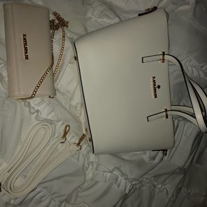 White purse/wallet